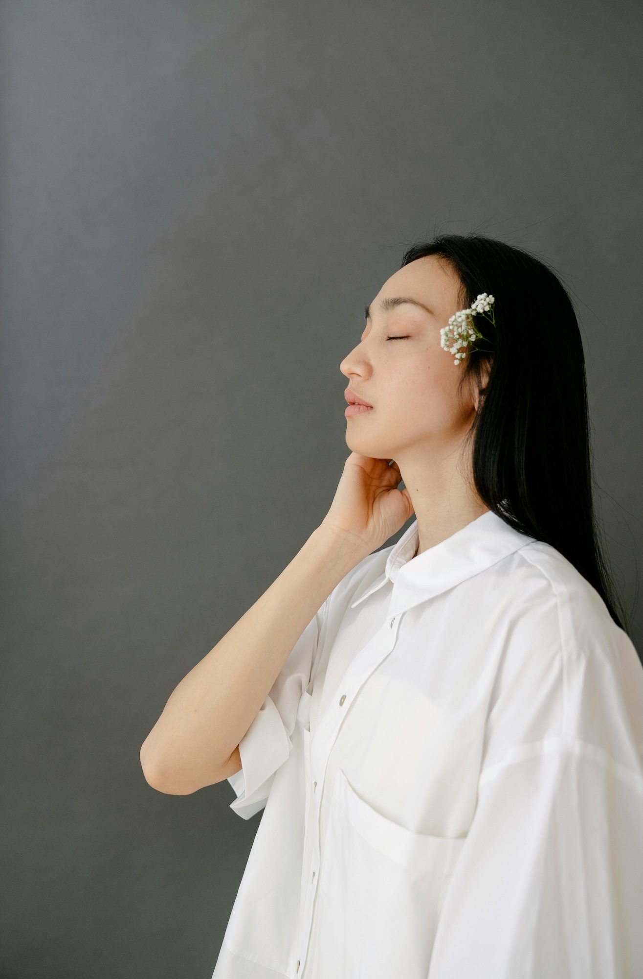 A woman in a white outfit sits cross-legged against a patterned background. A speech bubble reads: "Breathing is THE most effective and accessible tool to support mental health quickly and safely.